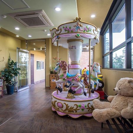 Famille Spa Resort Сеогвипо Екстериор снимка