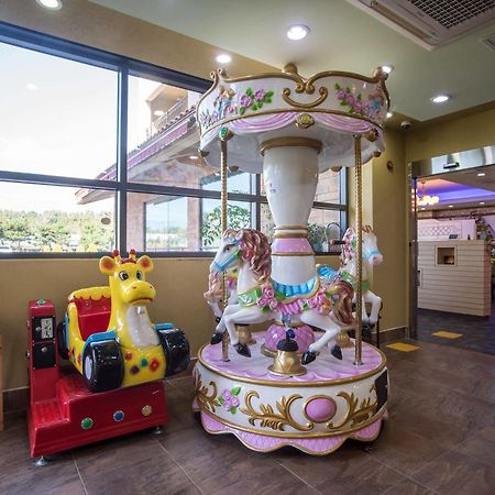 Famille Spa Resort Сеогвипо Екстериор снимка