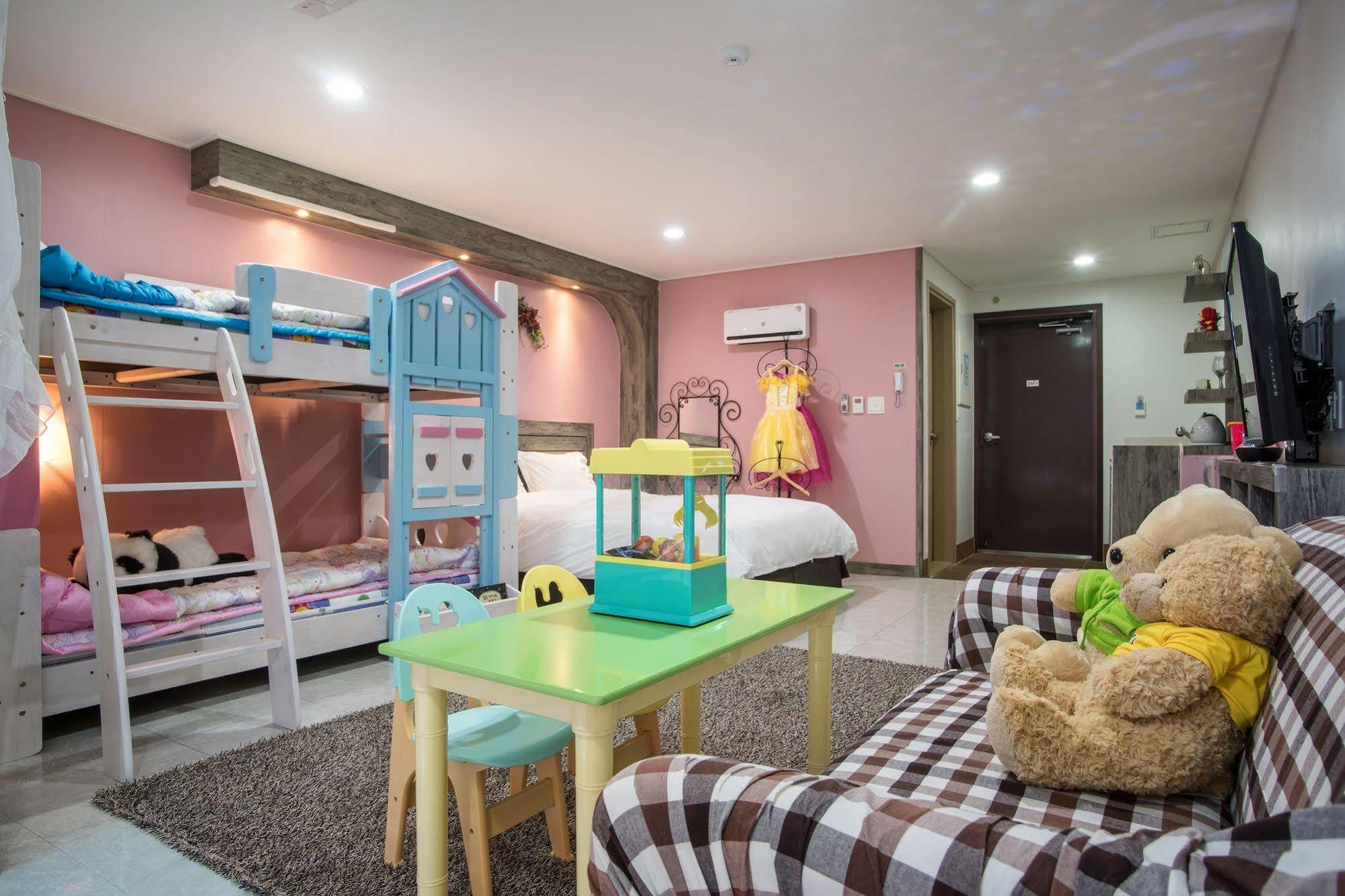 Famille Spa Resort Сеогвипо Екстериор снимка