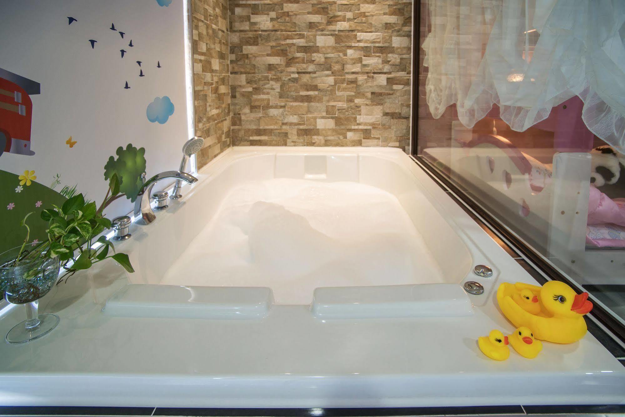 Famille Spa Resort Сеогвипо Екстериор снимка