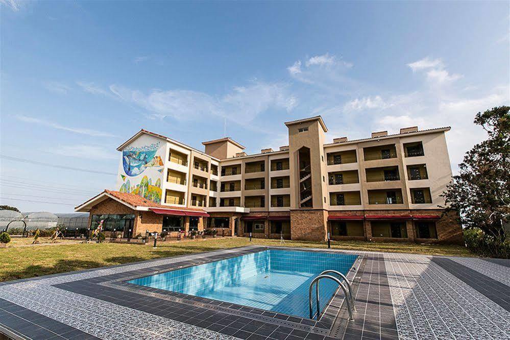 Famille Spa Resort Сеогвипо Екстериор снимка