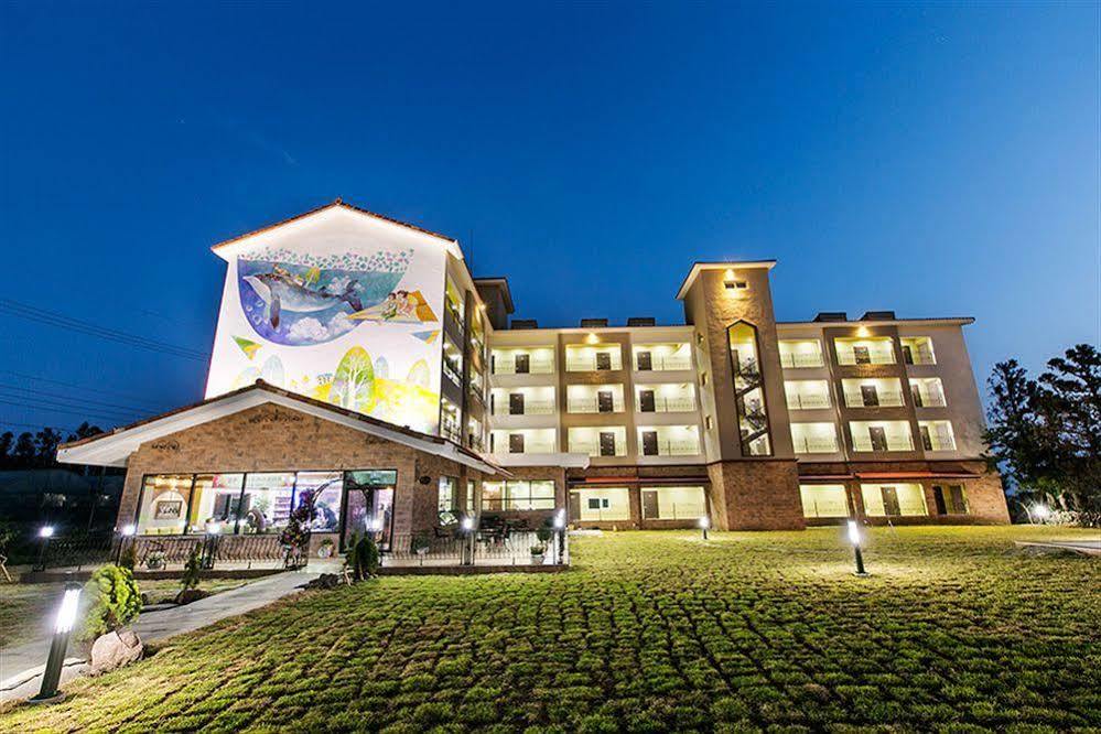 Famille Spa Resort Сеогвипо Екстериор снимка