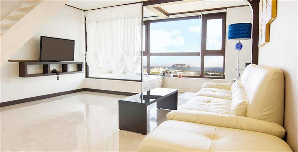 Famille Spa Resort Сеогвипо Екстериор снимка