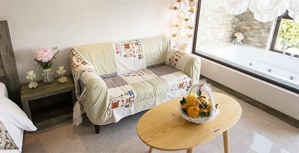 Famille Spa Resort Сеогвипо Екстериор снимка