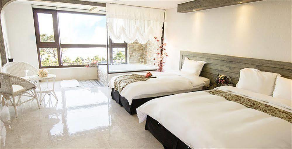 Famille Spa Resort Сеогвипо Екстериор снимка